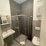 Zentral Gelegene Erdgeschoss-wohnungen Mit Bequemer Erreichbarkeit Apartment Neumuenster