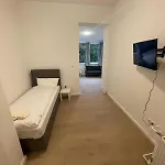 Zentral Gelegene Erdgeschoss-wohnungen Mit Bequemer Erreichbarkeit Apartment Neumuenster