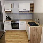 Zentral Gelegene Erdgeschoss-wohnungen Mit Bequemer Erreichbarkeit Apartment