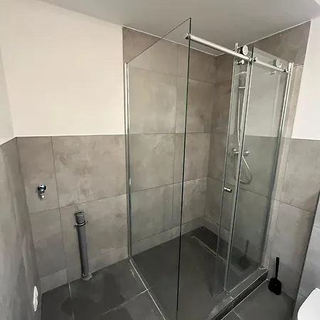 Zentral Gelegene Erdgeschoss-wohnungen Mit Bequemer Erreichbarkeit Appartement Neumünster