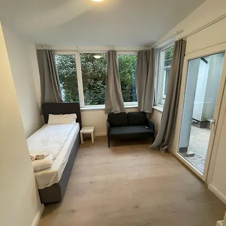 Zentral Gelegene Erdgeschoss-wohnungen Mit Bequemer Erreichbarkeit Appartement *