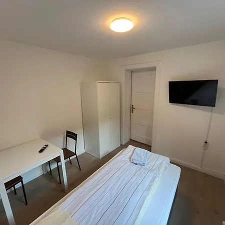 Zentral Gelegene Erdgeschoss-wohnungen Mit Bequemer Erreichbarkeit Apartment *