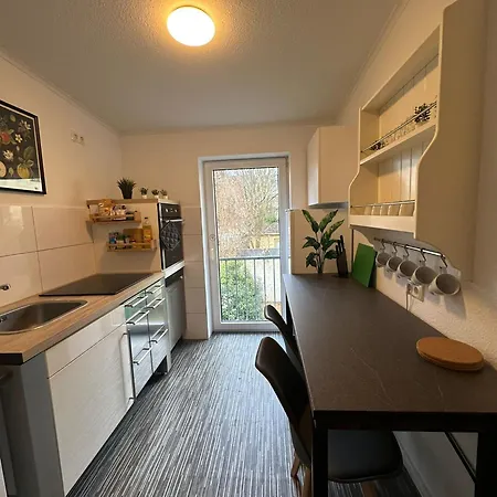 Zentral Gelegene Erdgeschoss-wohnungen Mit Bequemer Erreichbarkeit Apartment