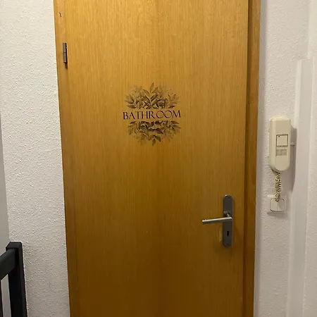 Zentral Gelegene Erdgeschoss-wohnungen Mit Bequemer Erreichbarkeit Apartment Neumuenster