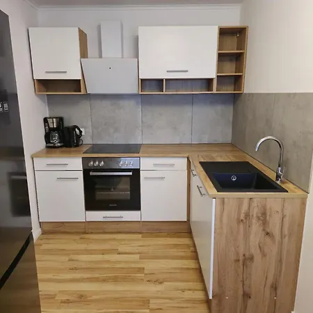 Zentral Gelegene Erdgeschoss-wohnungen Mit Bequemer Erreichbarkeit Apartment