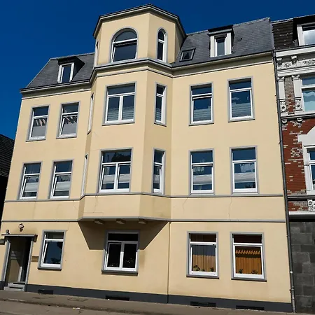 Zentral Gelegene Erdgeschoss-wohnungen Mit Bequemer Erreichbarkeit *