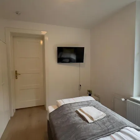 Apartment Zentral Gelegene Erdgeschoss-wohnungen Mit Bequemer Erreichbarkeit Neumuenster