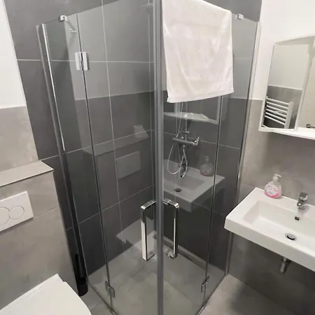 Zentral Gelegene Erdgeschoss-wohnungen Mit Bequemer Erreichbarkeit Appartement Neumünster