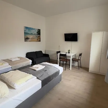 Zentral Gelegene Erdgeschoss-wohnungen Mit Bequemer Erreichbarkeit Apartment