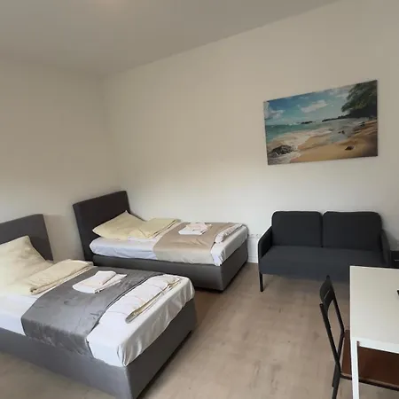 Apartment Zentral Gelegene Erdgeschoss-wohnungen Mit Bequemer Erreichbarkeit Neumuenster