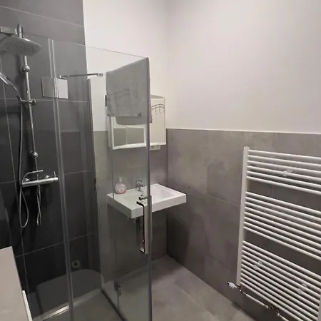 Apartment Zentral Gelegene Erdgeschoss-wohnungen Mit Bequemer Erreichbarkeit *