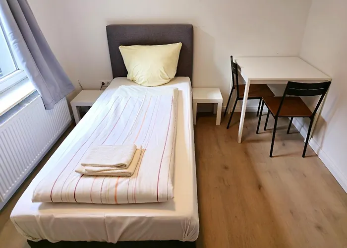 Zentral Gelegene Erdgeschoss-wohnungen Mit Bequemer Erreichbarkeit Lejlighed Neumünster